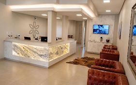 Rosa'S Hotel